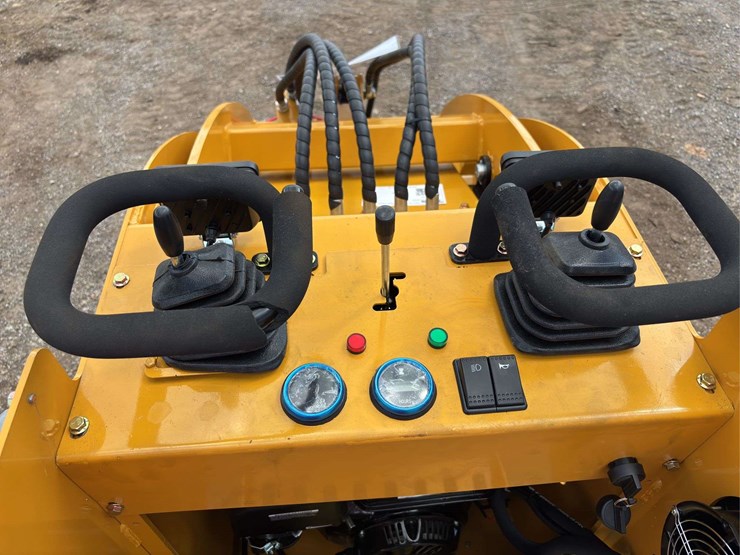 sdlanch-sdll30-stand-on-skid-loader-image-6