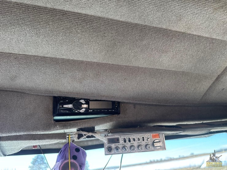 1996-peterbilt-379-image-23