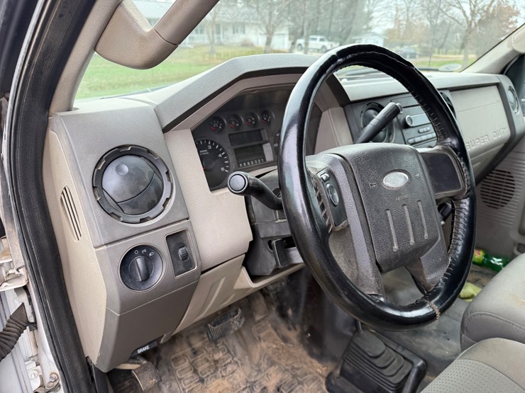2009-ford-f550-image-18