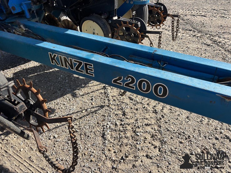 kinze-2200-image-11