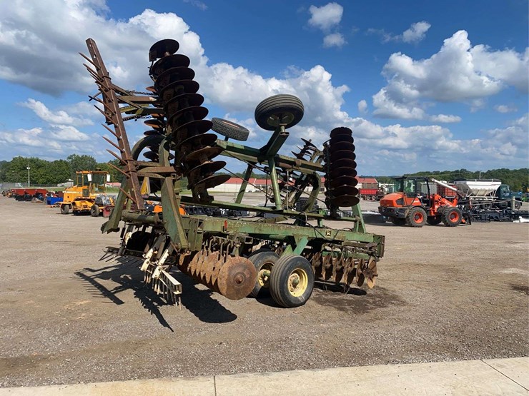 john-deere-235-image-4