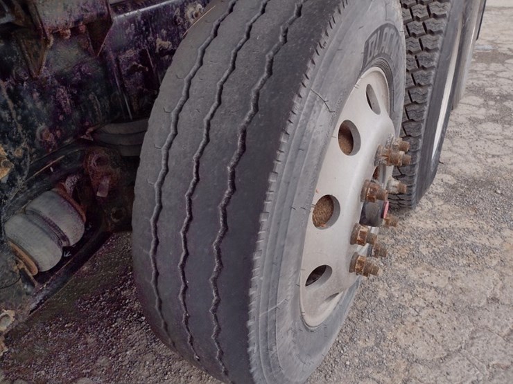 freightliner-122sd-image-29