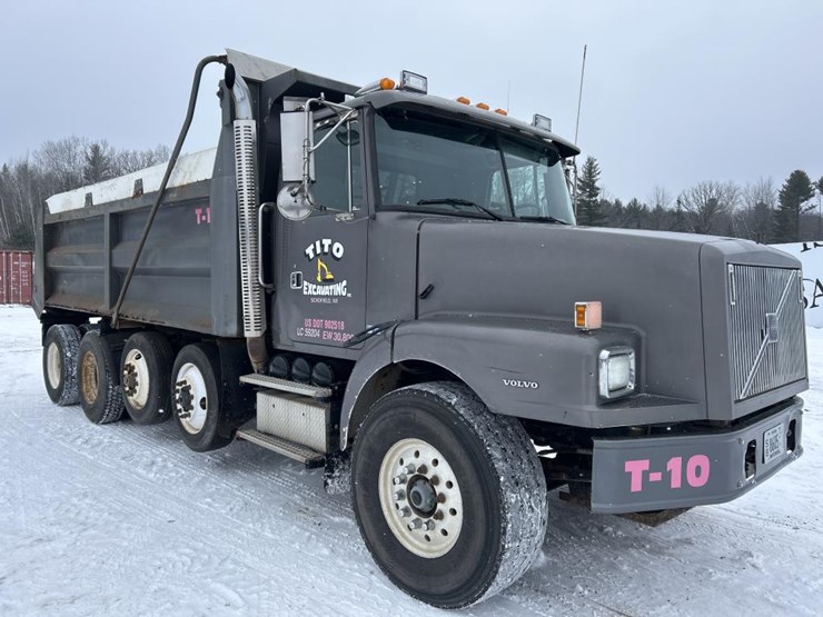 #1042-•-2000-volvo-quad-axle-dump-truck-image-17