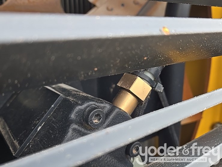 2019-deere-850l-lgp-image-74