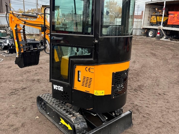 new-vicsec-co-full-cab-mini-excavator-model-vc13c-image-5