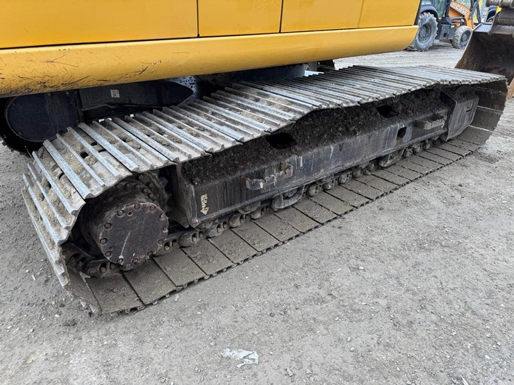 2019-deere-210g-lc-image-16