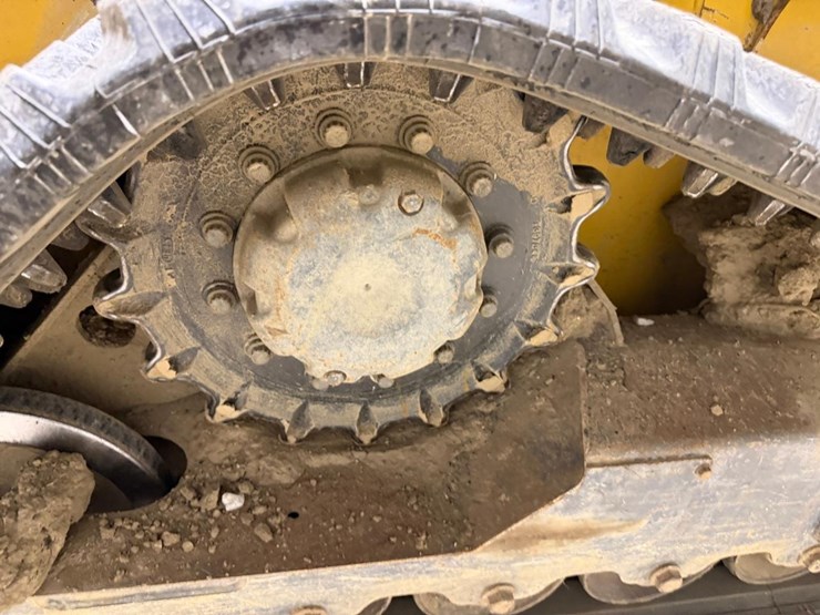 2021-deere-317g-image-18