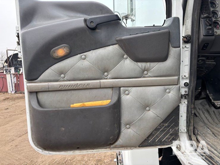 2017-mack-pinnacle-chu613-image-69