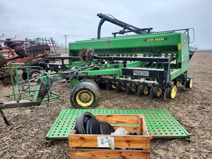 john-deere-750-image-1