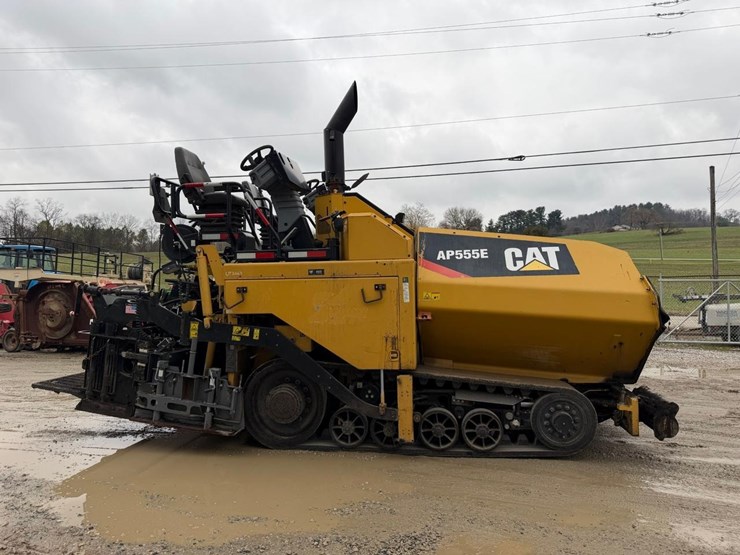 2015-caterpillar-ap-555e-image-6