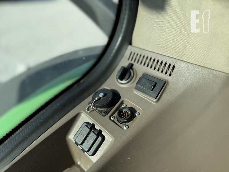 john-deere-8245r-image-41