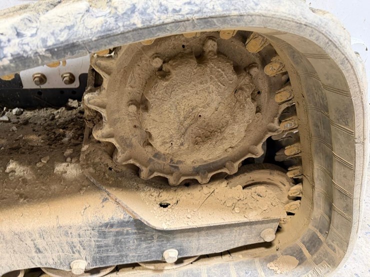 2022-bobcat-t740-image-14