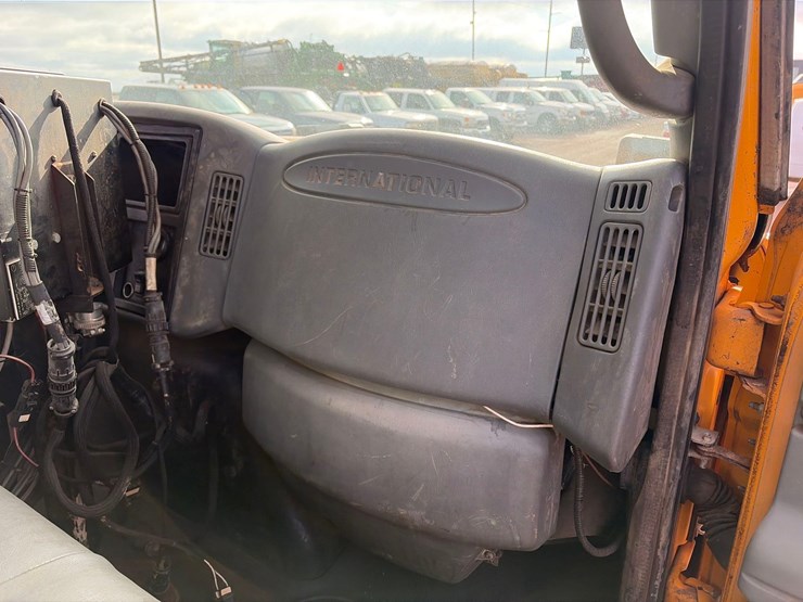 international-7400-image-41