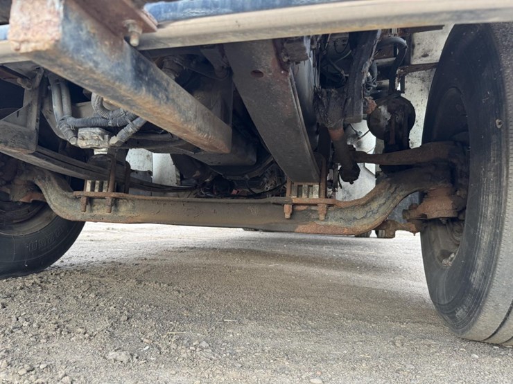 peterbilt-330-image-40