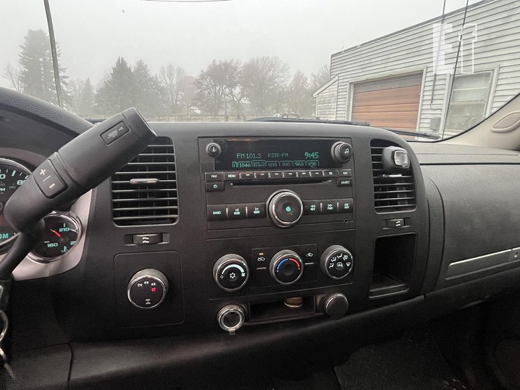 chevrolet-silverado-2500hd-lt-image-29