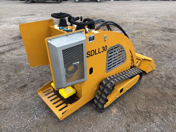 sdlanch-sdll30-stand-on-skid-loader-image-3