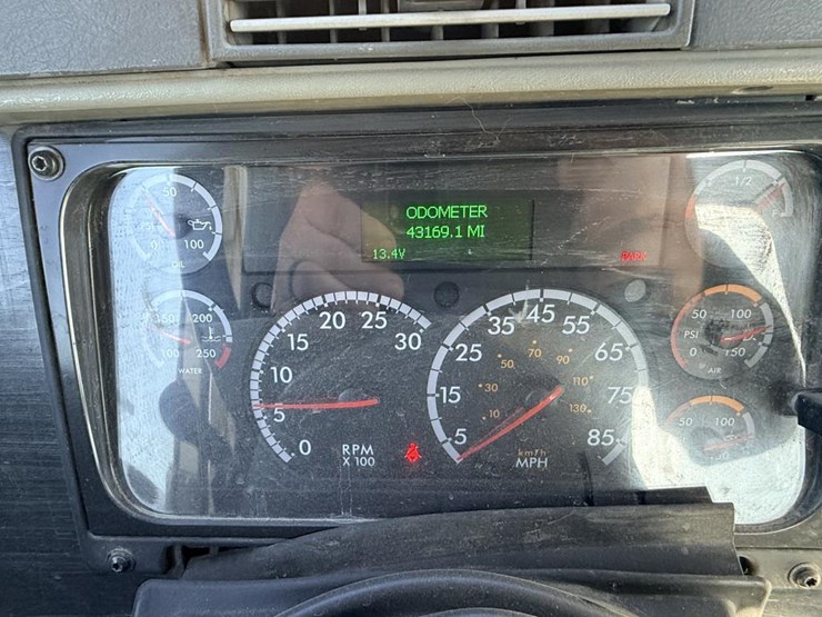 2007-freightliner-columbia-120-image-62