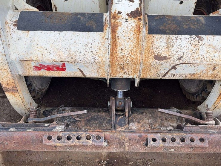 2007-bobcat-s130-image-18