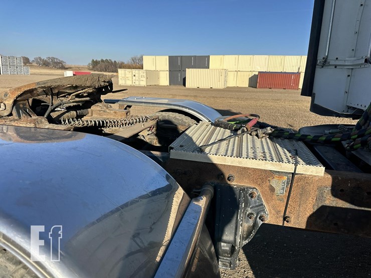 2014-peterbilt-386-image-10