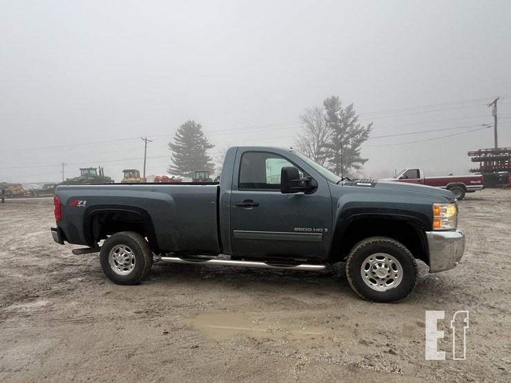 chevrolet-silverado-2500hd-lt-image-3