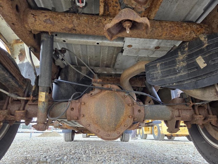 2015-chevrolet-silverado-2500hd-image-30