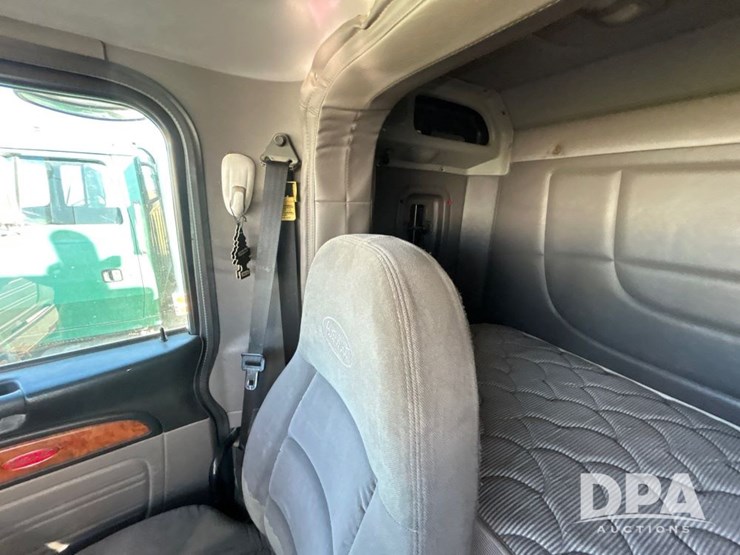 2010-peterbilt-386-image-52