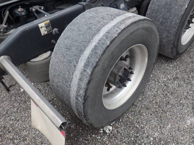 peterbilt-579-image-12