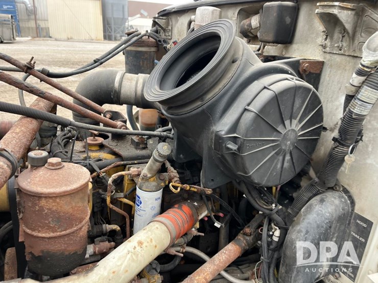 2001-peterbilt-330-image-70