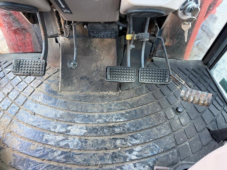 2016-kubota-m8560-image-34