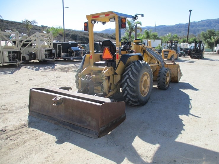 2004-deere-210le-image-3