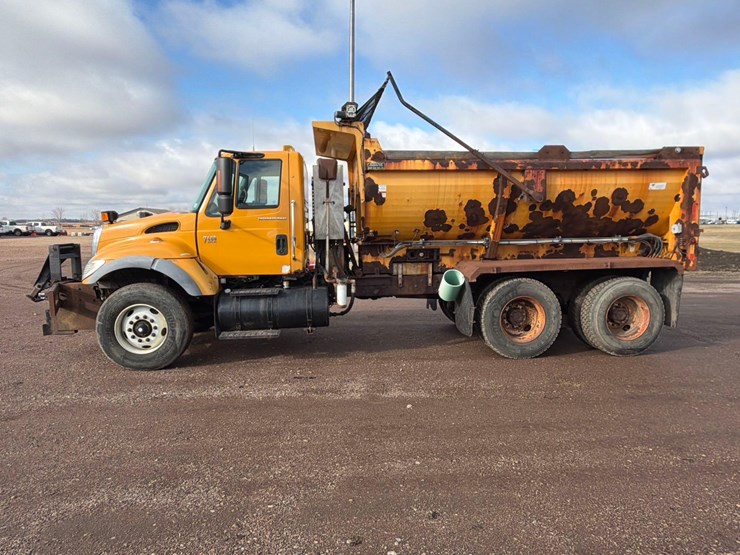 international-7400-image-6