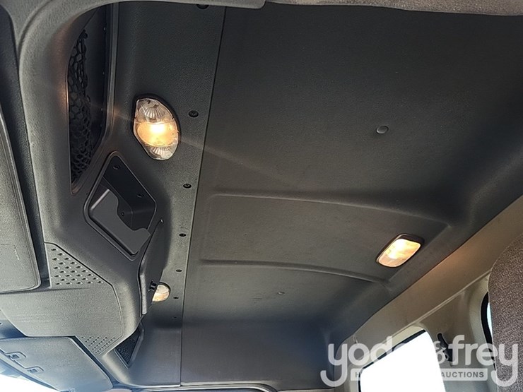 2018-freightliner-cascadia-125-image-19