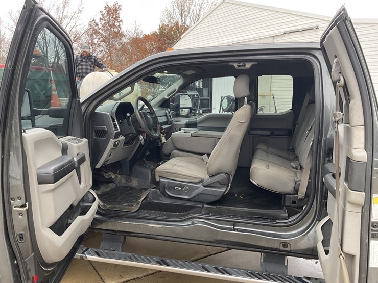 2016-ford-f250-xlt-image-5