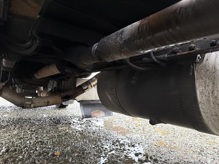 1999-peterbilt-379-image-38