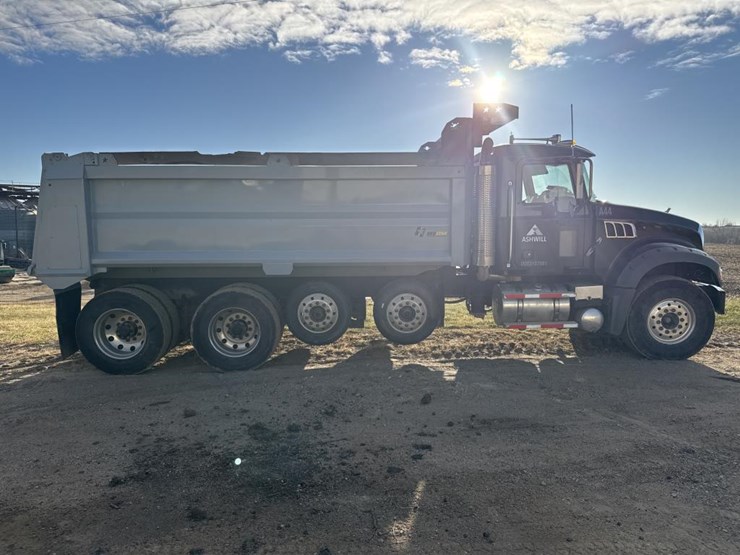 #1463-•-2007-mack-quad-axle-dump-truck-image-6