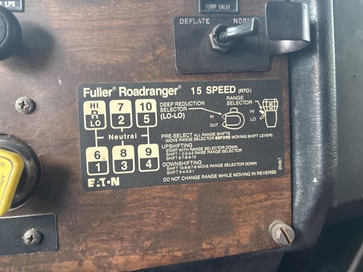 1988-peterbilt-377-image-44