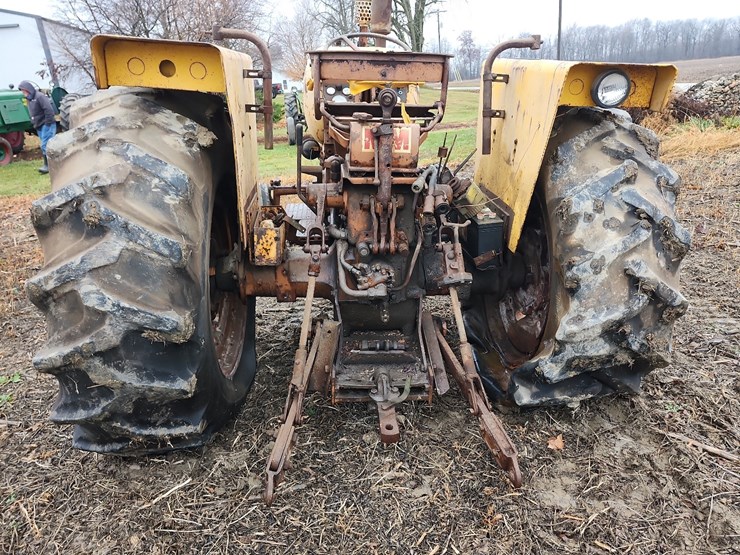 1965-mm-m670-lp-tractor-image-6