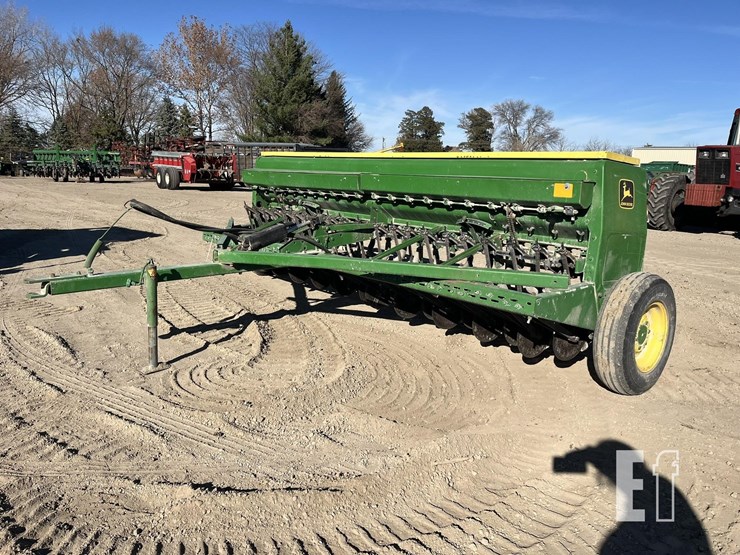 john-deere-8200-image-1