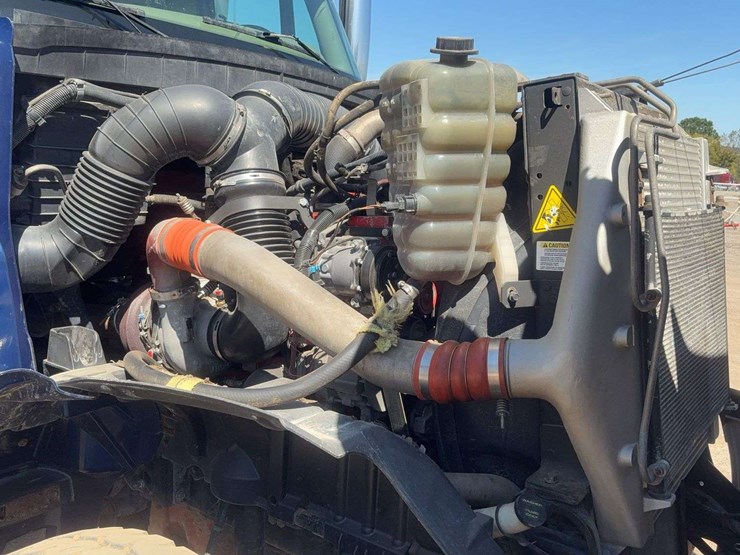 2010-international-lf517-lone-star-dump-truck-image-27