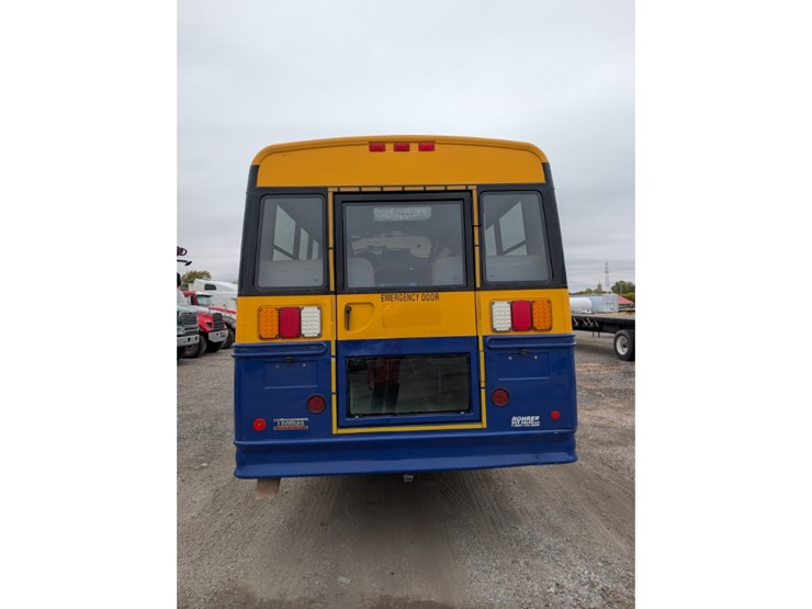 2012-freightliner-b2-image-5