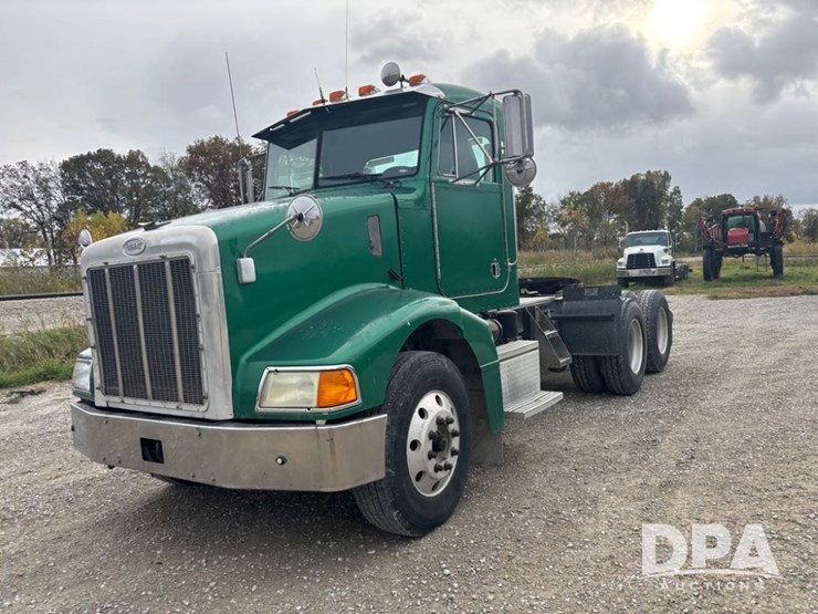 peterbilt-385-image-6