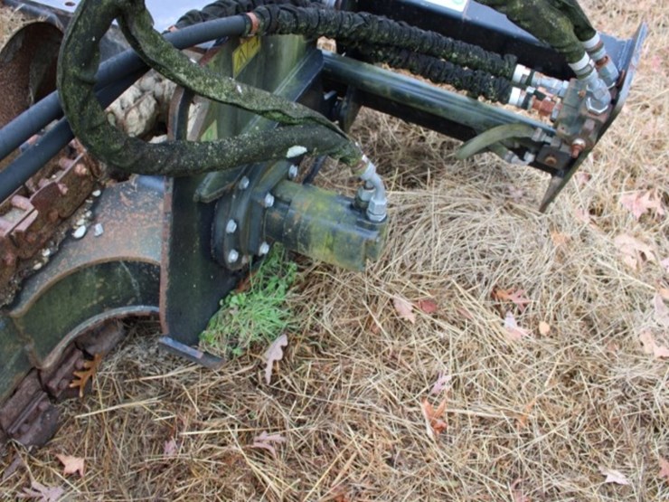 cat-t9b-trencher-with-side-to-side-and-quick-hitch-attachment-image-4