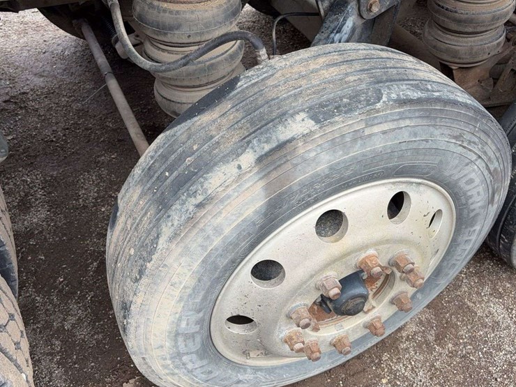 2016-kenworth-t880-image-18