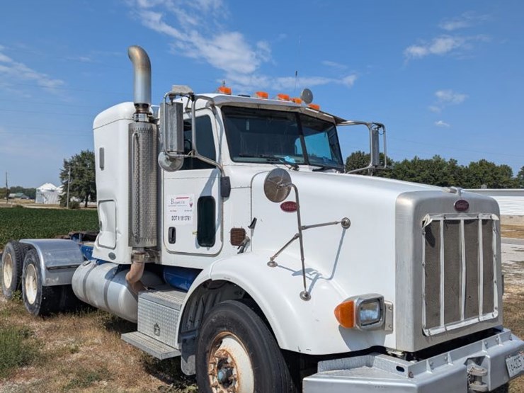 2009-peterbilt-365-image-1