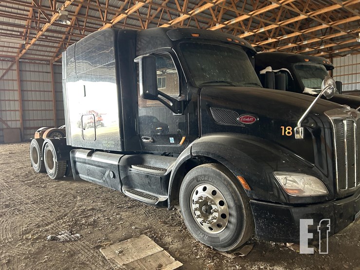 2019-peterbilt-579-image-2