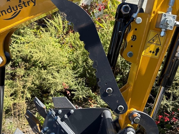 new-cfg-industrial-co-mini-excavator-model-qk18r-image-3