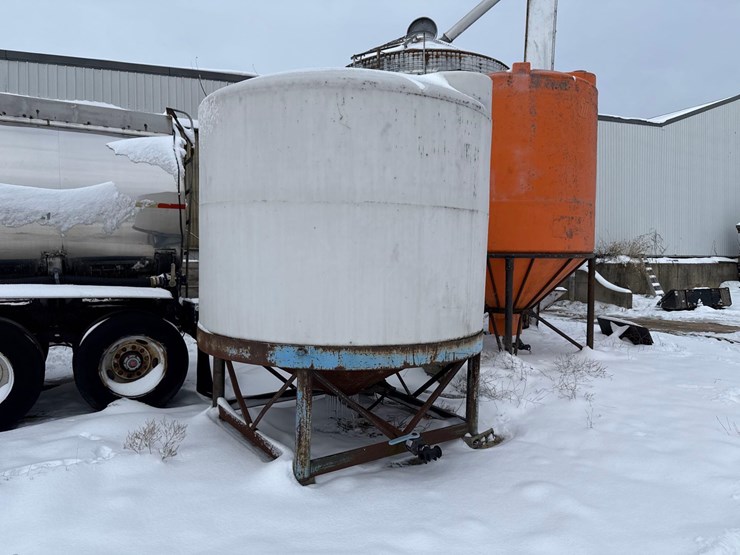 white-cone-bottom-tank-image-1