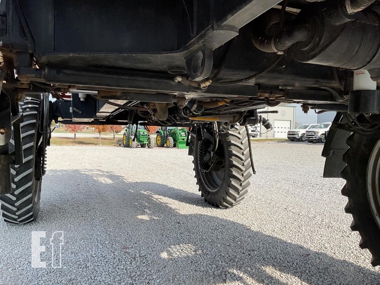 case-ih-patriot-3330-image-11