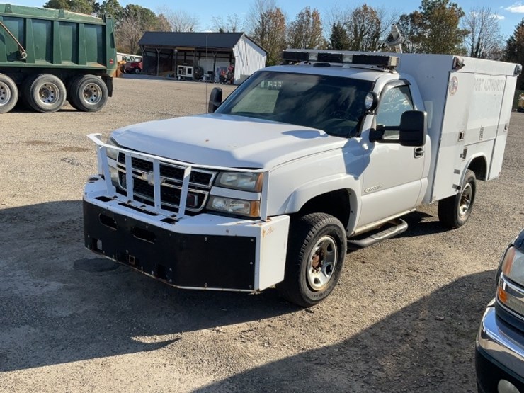 chevrolet-2500hd-image-1