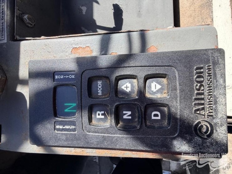 2013-crane-carrier-co.-garbage-truck-image-17